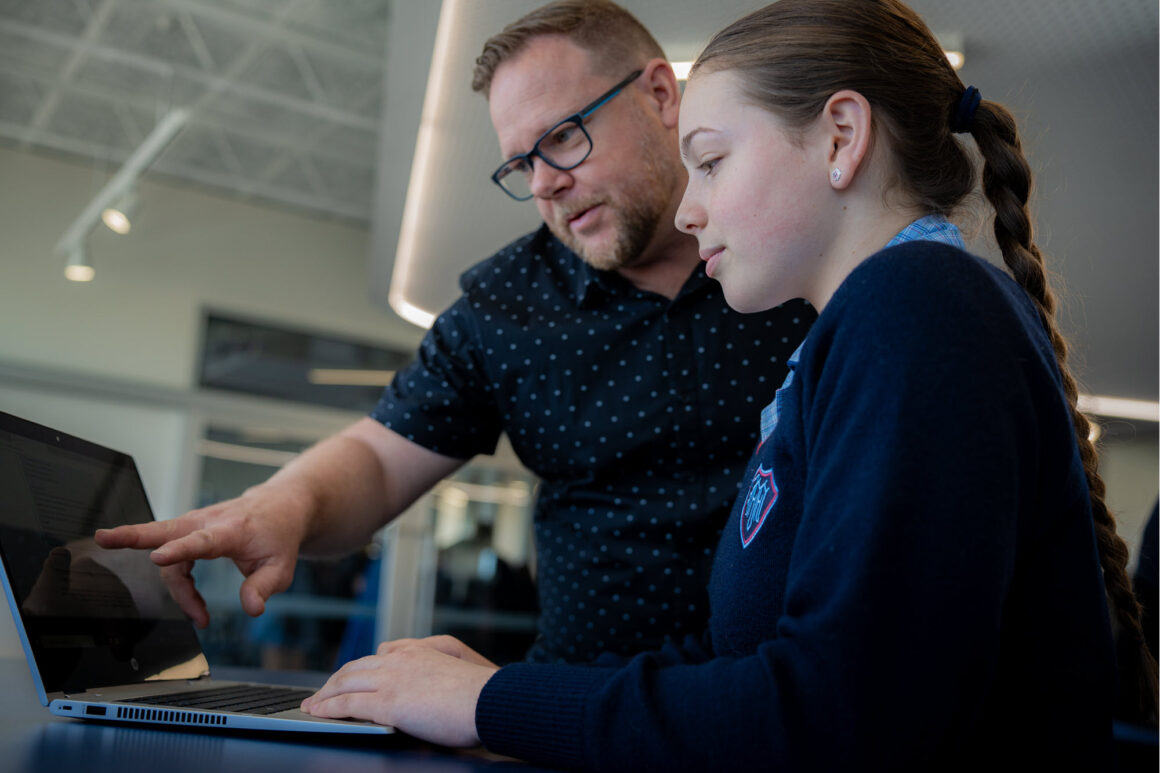 Seguridad en la Educación con IA: El Caso de Australia del Sur y Microsoft