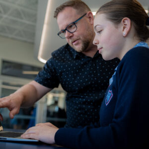 Seguridad en la Educación con IA: El Caso de Australia del Sur y Microsoft